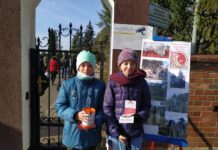 MłodzI wolontariusze zbierali na groby Polaków na Ukrainie