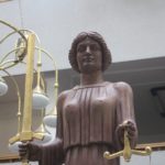 Jak zdecyduje sąd w sprawie pobicia podczas Halloween?