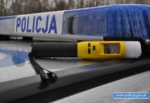 Nocna szarża i trzy latarnie ścięte. Kierowca na podwójnym gazie