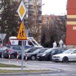 Ratownicy w kombinezonach na Przylesiu Fot. Czytelnik