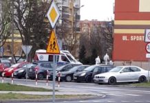 Ratownicy w kombinezonach na Przylesiu Fot. Czytelnik