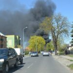 Kłęby czarnego dymu nad Ścinawą