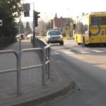 Jeżdżą i apelują o pozostanie w domach