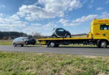 Czołówka pod Mlecznem. Zderzenie smarta z volkswagenem