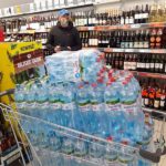 Kibice pomagają tam, gdzie jest potrzeba. Woda dla zakładów opiekuńczych