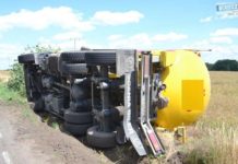 Cysterna w rowie ,droga zamknięta