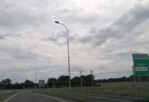 Koszenie trawy przy drogach już niemodne?