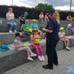 Jak być bezpiecznym na wakacjach? Spotkanie policjantki z dziećmi