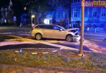 Skosił barierki i uszkodził budynek – foto