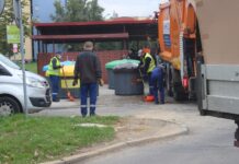 Sokola i Leśna w oparach śmieci bio. Odpady na chodniku, smród w powietrzu