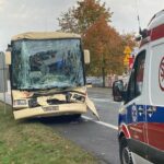 Autobus wjechał w ciężarówkę – dwie osoby ranne
