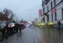 Protesty kobiet w Lubinie mimo deszczu – FOTO