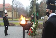 Kwiaty i hołd górnikom, którzy odeszli na wieczną szychtę – FOTO