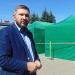 Zielone namioty przed polkowicką przychodnią