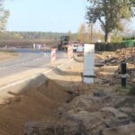 Kończą chodnik i ścieżkę rowerową na Małomicach