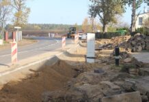 Kończą chodnik i ścieżkę rowerową na Małomicach