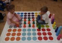 Programy wzbogacające wiedzę. Przedszkolaczki aktywnie uczestniczą w zajęciach