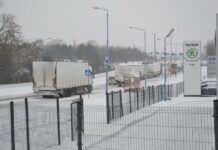 Sytuacja na drogach nadal ciężka, ale pod Ratuszem odśnieżone