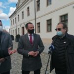 Obiecanego aquaparku nie ma, a chcą burzyć basen