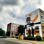 Czarno miedziane murale zdobią polkowicki blok