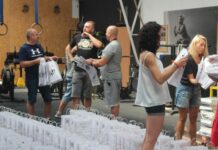 Pakiety spakowane dla 600 biegaczy – FOTO