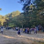 Dobra zabawa na leśnych ścieżkach