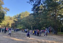 Dobra zabawa na leśnych ścieżkach