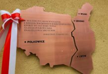 Tablica poświęcona Kresowiakom na polkowickim rynku