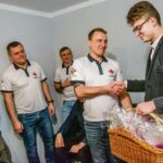 Wolontariusze KGHM wyremontowali mieszkanie dla pełnoletnich dzieci