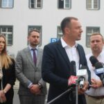 Bartosz nie żyje już rok, biegli się boją, prokuratura działa, a policjanci wciąż pracują w komendzie – FOTO