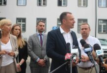 Bartosz nie żyje już rok, biegli się boją, prokuratura działa, a policjanci wciąż pracują w komendzie – FOTO