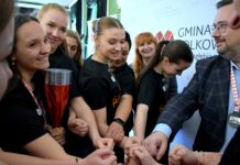 Koszykarki z pucharem