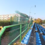 Nowa bieżnia, nowe ogrodzenie i remont płyty – modernizacja boiska przy KEN