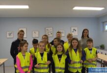 Dzieci i policjanci razem dbają o seniorów – FILM