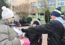 Zmarznięci, ale szczęśliwi – wolontariusze WOŚP w akcji – FOTO