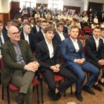 Wzruszenia, gratulacje i pożegnania. Świadectwa odebrane – FOTO