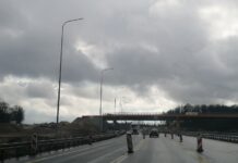 3 lata spóźnienia, 251 firm poszkodowanych, miliony kar za S3