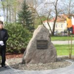 Symboliczne bukiety, ale i rozmowy o bezpieczeństwie – FOTO