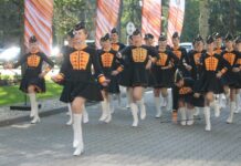 Mażoretki i orkiestra hutnicza w Centrali KGHM – FOTO, VIDEO