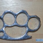 Z kastetem na dzieci, by ukraść telefony