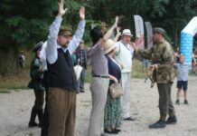 Łapanki, strzały i bieg – hołd Powstańcom Warszawskich – FOTO