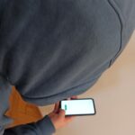 Chciała sprzedać buty, oszukano ją na 2 tys. zł.