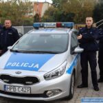 Policjanci ratowali lokatorów płonącego mieszkania