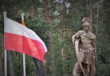 Posąg św. Floriana przy Hucie Miedzi Cedynia