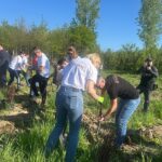 Wolontariusze KGHM dla środowiska – tysiące nowych sadzonek przy Hucie Miedzi Głogów