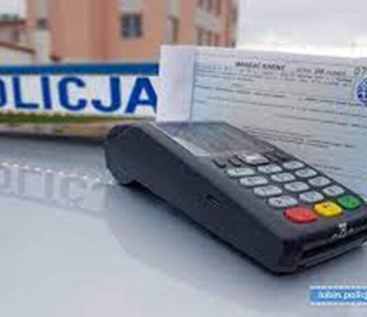 Przedłużono płatności bezgotówkowe za mandaty w policji