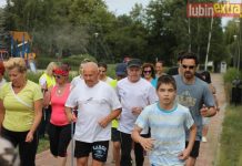52 bieg parkrun przy słonecznej pogodzie.