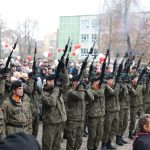 Tłumy pod pomnikiem i na błoniach – FOTO