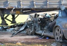 Audi wbiło się pod naczepę